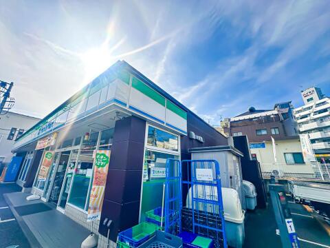 ファミリーマート秀栄多摩落合店まで約210m