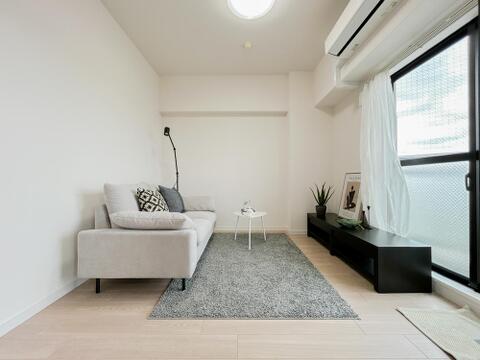 シンプルな内装はどんな家具ともぴったり。お好みのテイストに仕上げていくのも楽しみの一つです。