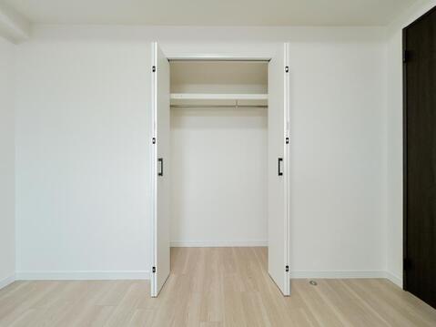 奥行きのある収納は大容量の収納能力がありますね。