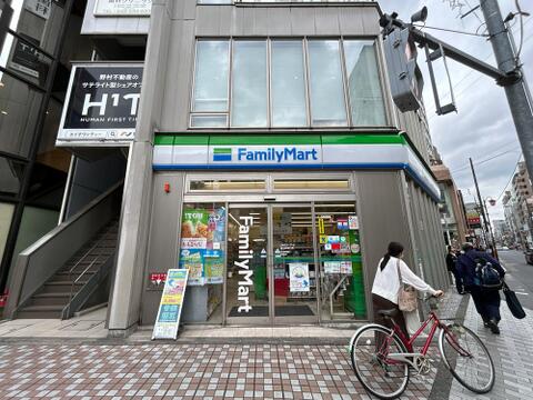 ファミリーマート 国立駅南口店まで約150m