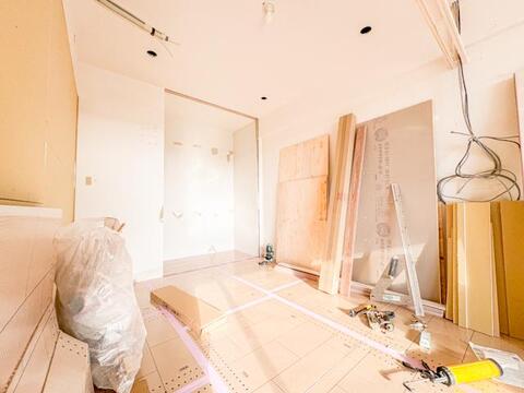 リフォーム前の状態ですが、ここからさらに美しく生まれ変わる予定です。新しい内装や設備で、明るく快適な住まいへとリニューアルされる過程を楽しみにしていただけます。
