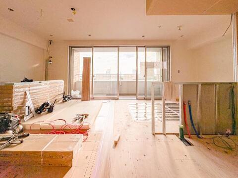 リフォーム前の状態ですが、ここからさらに美しく生まれ変わる予定です。新しい内装や設備で、明るく快適な住まいへとリニューアルされる過程を楽しみにしていただけます。