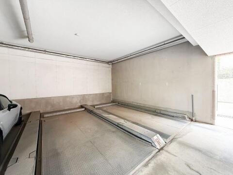 敷地内にカースペースがあるマンションです。日常の使い勝手が良く、生活の利便性を高めてくれます。