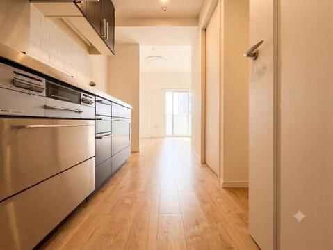 室内全体の状態が良好に保たれた中古物件です。丁寧に使われてきた住まいは、次にお住まいになる方にも快適にお使いいただける環境がしっかりと整っていてます。