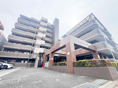ワンフロアのフラットな生活が実現するマンション。家事動線がコンパクトで、暮らしやすさが魅力です。管理体制が行き届いているため、共用部分の清掃がしっかりと行われており、快適に過ごせる住まいです。