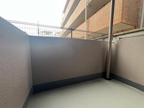 二面バルコニーで、リビングやお部屋に明るい日差しと爽やかな風が行き届きます。各バルコニーを用途に合わせて使い分けられるため、家族みんなが快適に過ごせる住まいです。