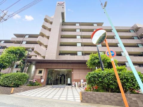 管理の行き届いたマンションは、共用部の清潔感と建物のコンディションが良好に保たれています。長く快適に暮らせる安心感のある住環境がしっかりと整っています。
