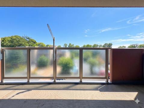 ゆとりある広さのバルコニーは、洗濯物がたっぷり干せるうれしい設備です。屋外の空気を感じながらくつろげるスペースとしても活用でき、生活の幅が広がります。