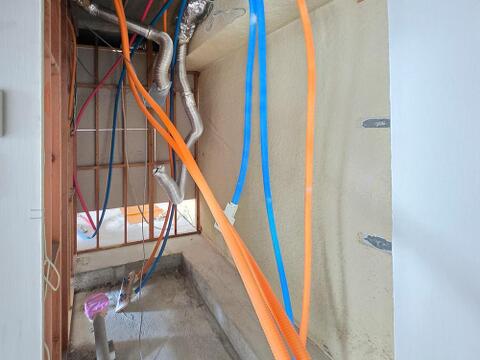 フルスケルトンリノベーションを実施しており、室内配管まで交換予定です。目に見える設備や内装だけでなく、給排水管から刷新することで快適な住空間へと生まれ変わります。