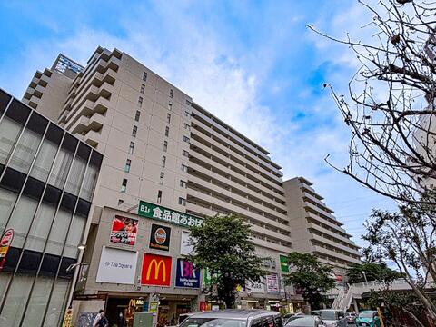 充実した共用設備と良好な管理状態が、日々の暮らしの質を高めるマンション。コンシェルジュサービスや宅配ボックスなど、現代の生活に寄り添う設備が整っています。