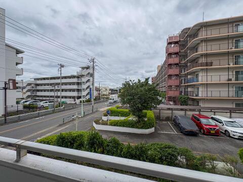 ここから見渡すと澄み渡る青い空に、心地よい風と暖かい日差しが駆け巡ります。
