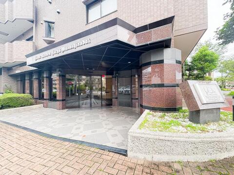 流行に左右されず、将来にわたって価値が継続する「上質」な佇まい。おしゃれな雰囲気や自然の潤い、親しみやすさといった個性を、街に新たな価値をもたらし続けます。