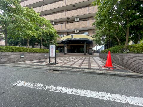 エントランス【7月撮影時】リフォーム9日完成予定のため室内は後日載せます。