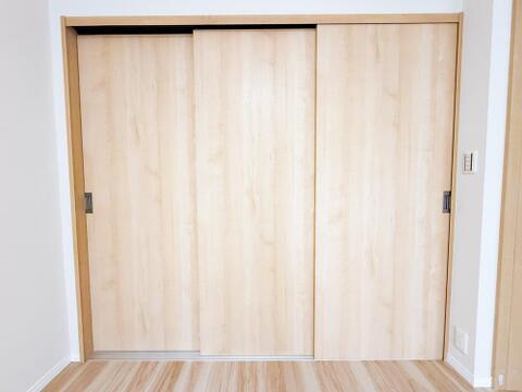 各居室にクローゼット完備。お部屋をすっきり広く使える収納力。