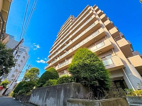 採光に恵まれた住まいです。日当たりの良い環境が、明るく居心地の良い室内空間をつくり出します。毎日の暮らしを明るく豊かにサポートしています。