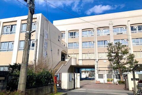 川崎市立西高津中学校まで約550m