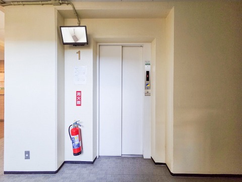 エレベーター完備で、日々の移動がスムーズな住まいです。重い荷物やお子様連れの外出時にも便利で、毎日の生活を快適にサポートしてくれる設備が整っています。