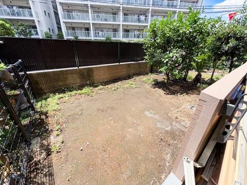 タープを張ってハンモックで読書、BBQや星空観察まで。自宅にいながらキャンプ気分を味わえる、贅沢な専用庭付きです。休日は、時間を忘れて自分だけのスローライフを満喫してください。