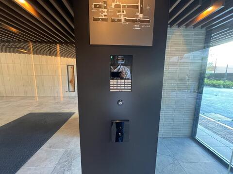 オートロックでセキュリティが確保されたマンションは、安心感があり快適な日常が実現します。不審者の出入りが制限され、住む人のプライバシーも守られるため、安全に過ごせる住まいです。