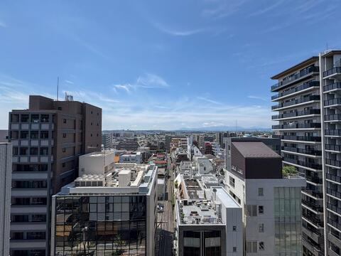 高層階ならではのパノラマビュー。都心の煌めきを一望できる贅沢な眺望が日常になります。