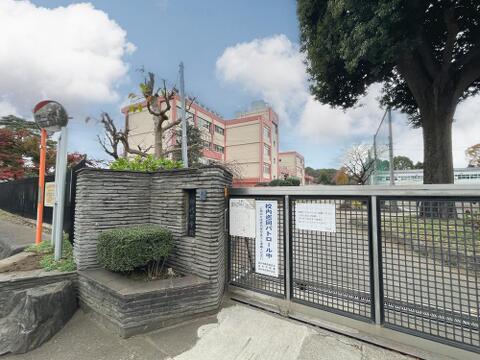 調布市立上ノ原小学校まで約569m