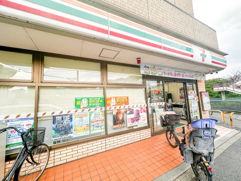 セブンイレブン 川崎堰店まで720m 徒歩9分