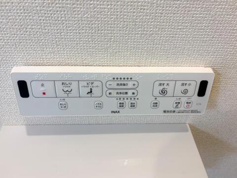 おしりを優しく洗ってくれるだけではなく、パワー脱臭機能なども備え、快適な空間を創出する機能もございます。