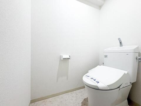 清潔感が大事なトイレスペース。ついつい考え事をしてしまうほど落ち着く空間です