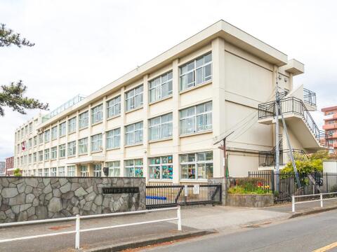 羽村市立栄小学校まで約650m