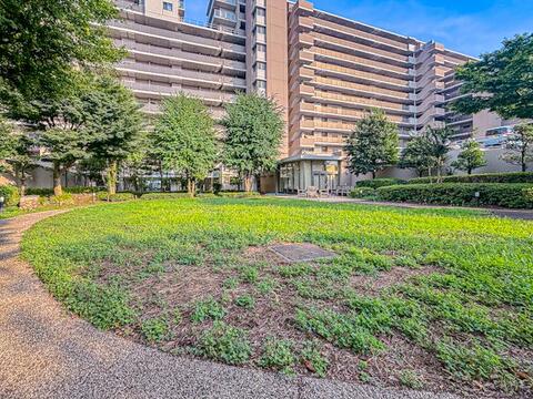 大規模マンションならではのスケールメリットを活かした充実の共用設備が揃っています。修繕積立金の安定運用や管理体制の充実した安心感も大きな魅力のひとつです。