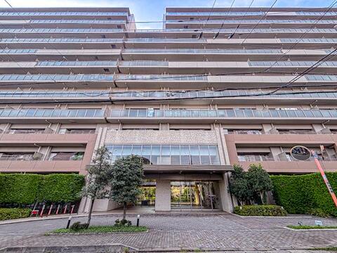 管理の行き届いたマンションは、共用部の清潔感と建物のコンディションが良好に保たれています。長く快適に暮らせる安心感のある住環境がしっかりと整っています。