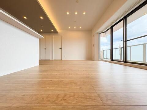 南面に大開口を設け、一日を通して自然光が豊かに差し込むリビング。明るく清々しい空間は家族の笑顔があふれるだんらんの場として、豊かな毎日の暮らしを彩ります。