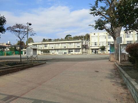 横浜市立山内小学校まで約626m