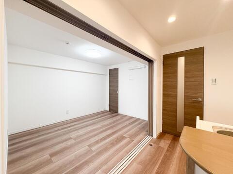 暖色系の照明は、心理的にも落ち着きを得られやすいそうです。