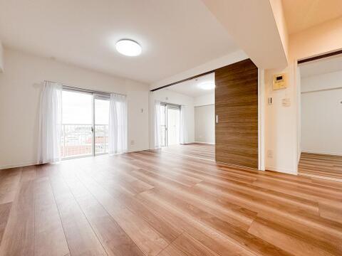 造りこんだ空間演出の妙が生み出す光と質のハーモニーはこの住宅のクオリティの良さを実感させてくれます。