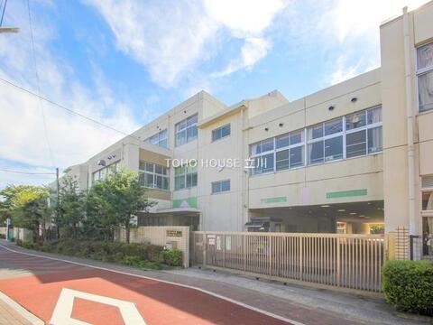 三鷹市高山小学校まで約600m
