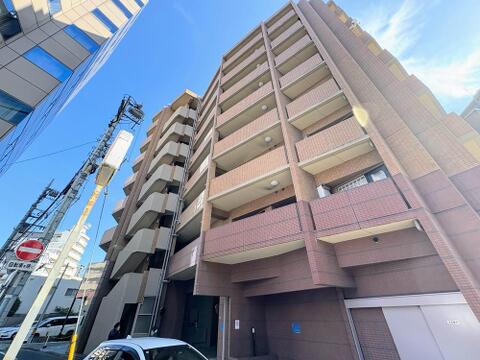 ご家族の安全な帰宅をサポートします。落ち着いた雰囲気で、一日の疲れを癒せる住まいが、快適な毎日を演出します。