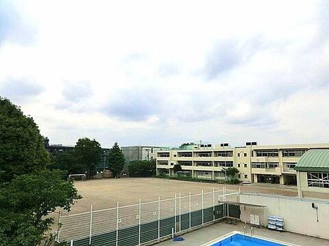 調布市立八雲台小学校まで約609m