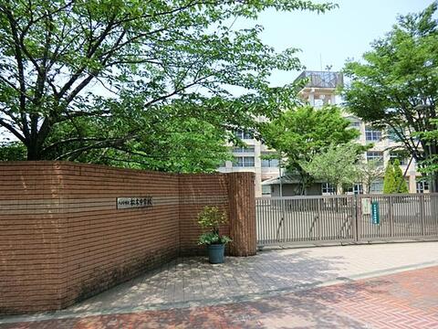 八王子市立松木中学校まで約750m