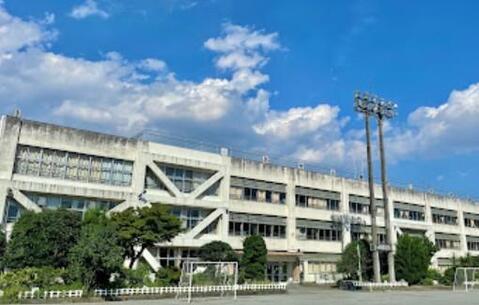 あきる野市立西秋留小学校まで約1600m