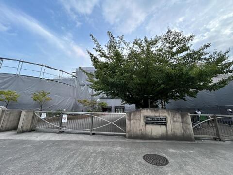 川崎市立稲田小学校まで約592m