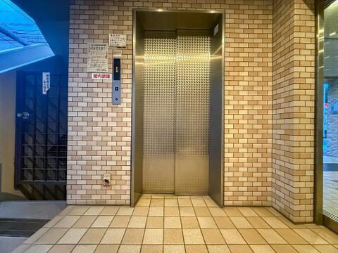 エレベーター完備。