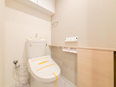 リノベーションにより清潔感あふれるトイレに生まれ変わりました。使いやすい設備が整い、毎日の暮らしをしっかりサポートする快適な衛生的な環境となっています。