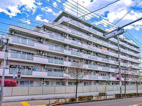 管理の行き届いたマンションは、共用部の清潔感と建物のコンディションが良好に保たれています。長く快適に暮らせる安心感のある住環境がしっかりと整っています。