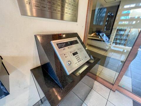 安心のオートロックシステム完備。不審者の侵入を防ぎご家族の安全を守ります。