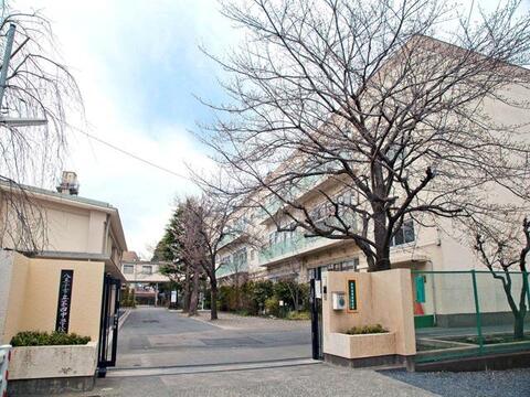 八王子市立第四中学校まで約750m