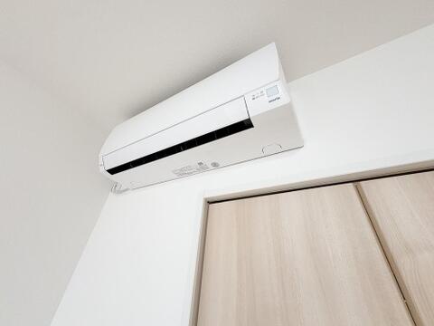 エアコンが設置済みのため、入居後すぐに快適な環境で過ごせる住まいです。季節を問わず心地よい温度を保て、家族みんながリラックスできる空間が整っています。