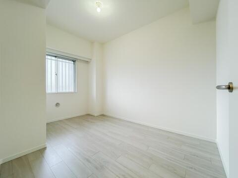 シンプルな内装はどんな家具ともぴったり。お好みのテイストに仕上げていくのも楽しみの一つです。