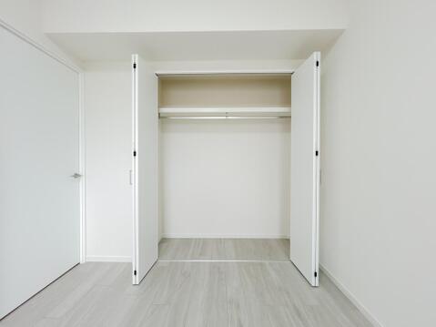 奥行きのある収納は大容量の収納能力がありますね。