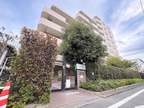 敷地内および近隣に保育施設があり子育て環境も良好。安心して家族での新生活を始められます。